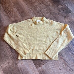 Abercrombie & Fitch Pale Yellow Crewneck Sweater